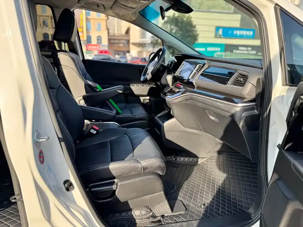 Honda Elysion 2021 из CN, фото 8