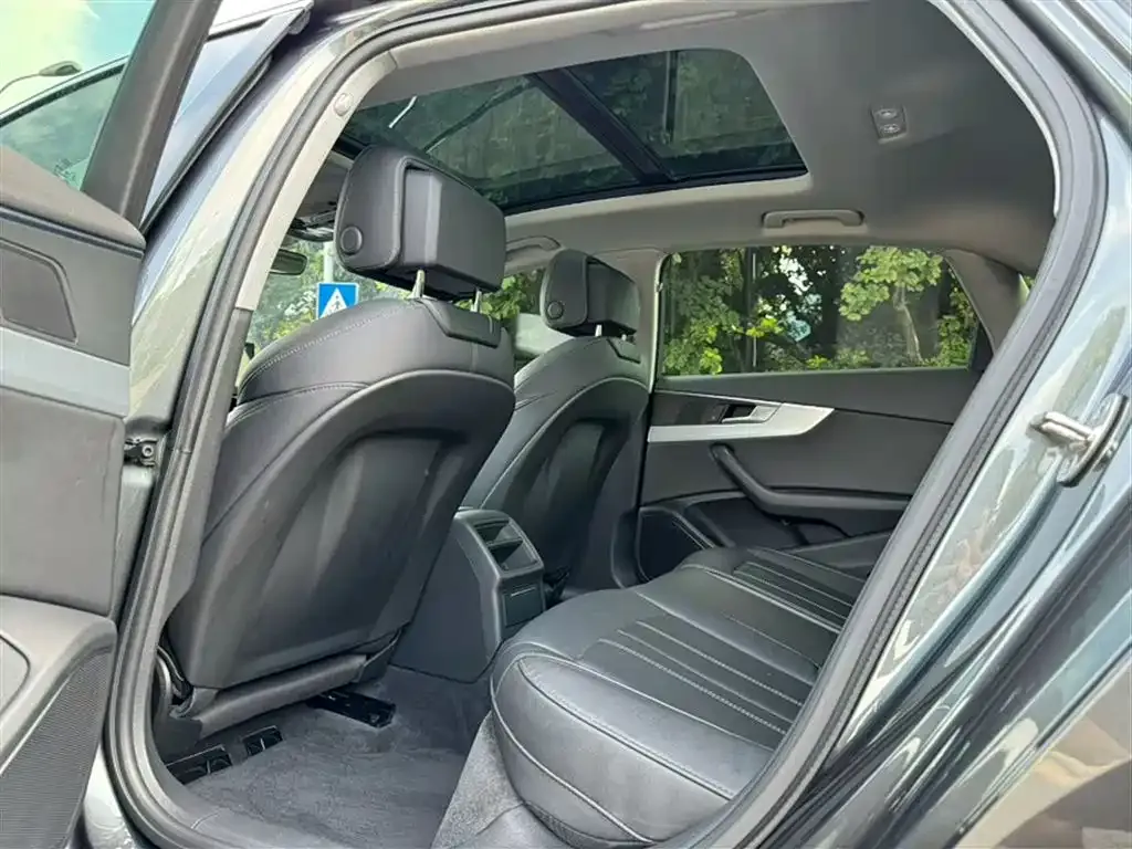 Audi A4L 2022 из CN, фото 10