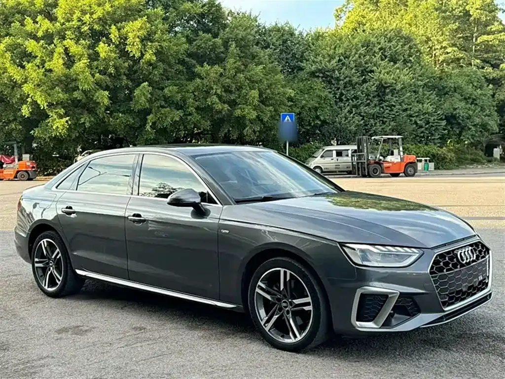 Audi A4L 2022 из CN, фото 4