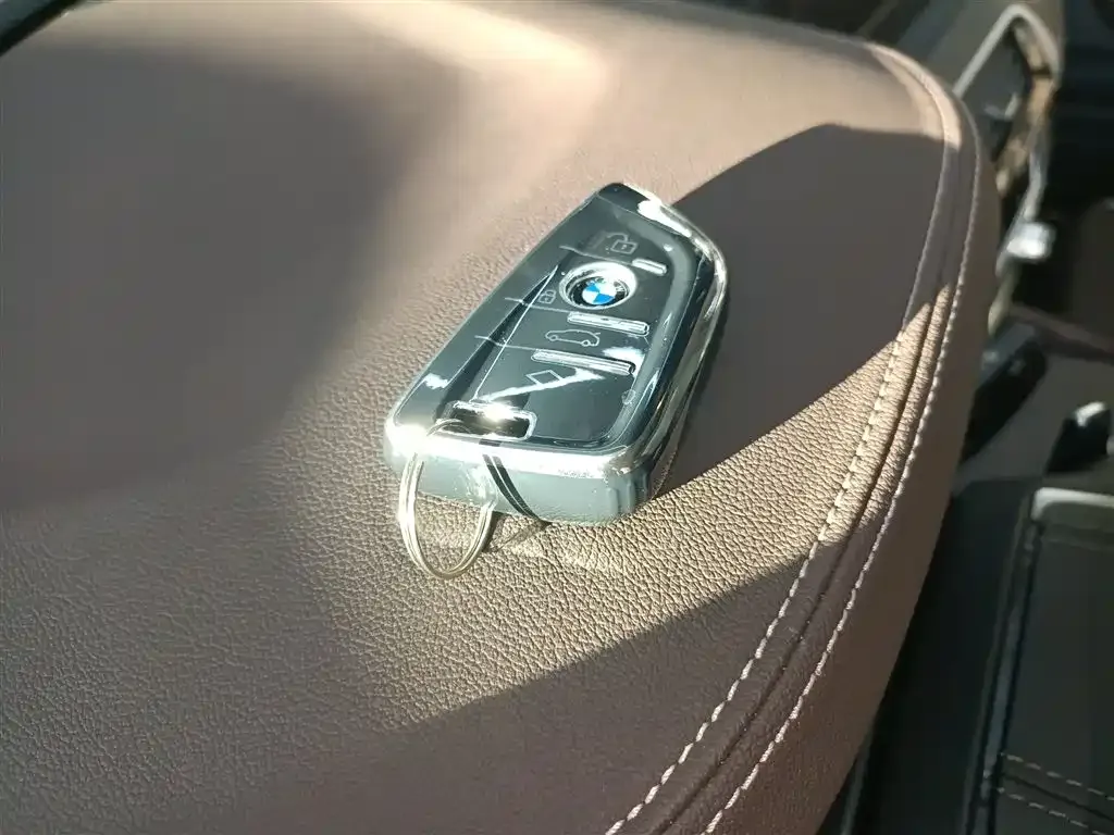 BMW 5 Series 2023 из CN, фото 9