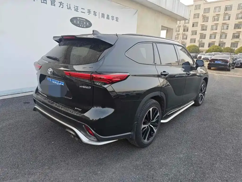 Toyota Crown Kluger 2021 из CN, фото 6