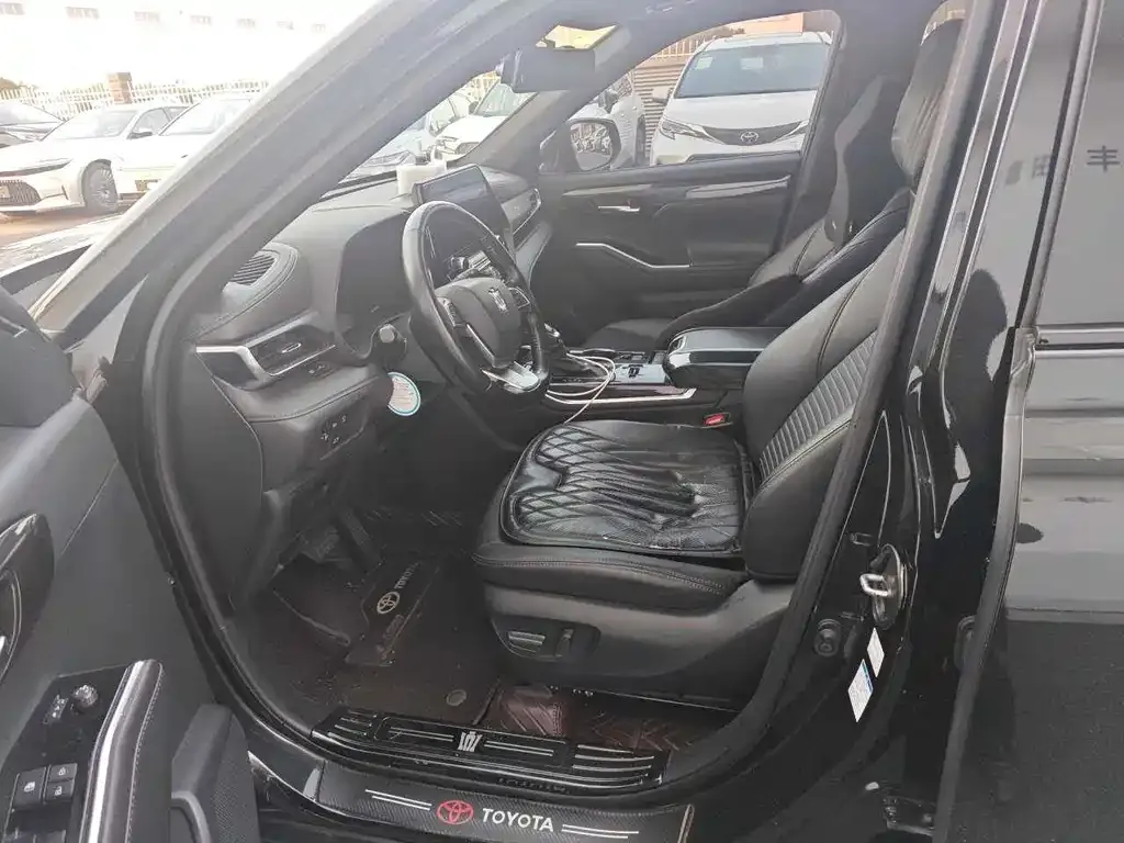 Toyota Crown Kluger 2021 из CN, фото 9