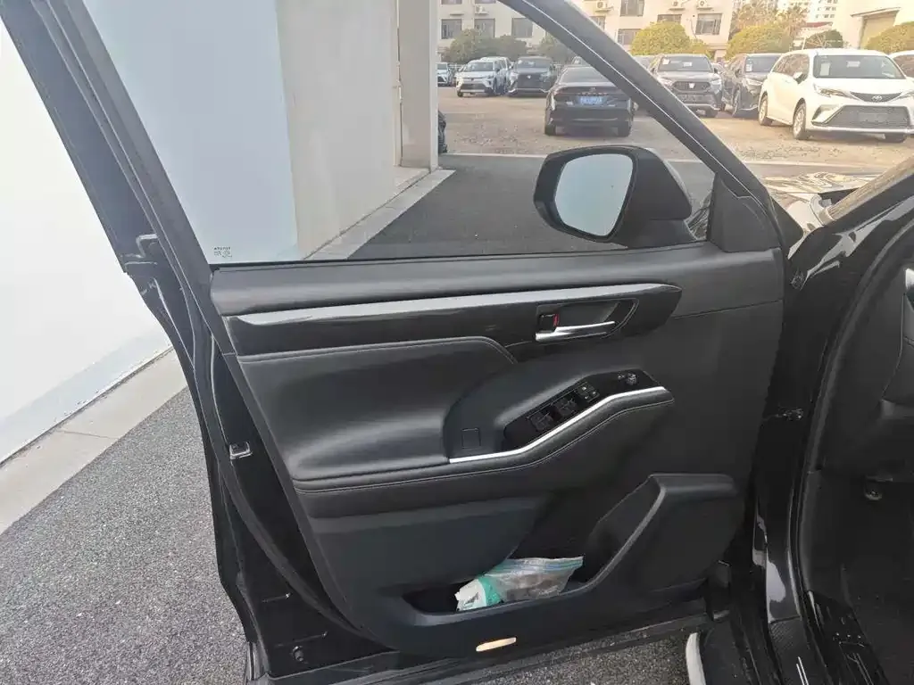 Toyota Crown Kluger 2021 из CN, фото 8