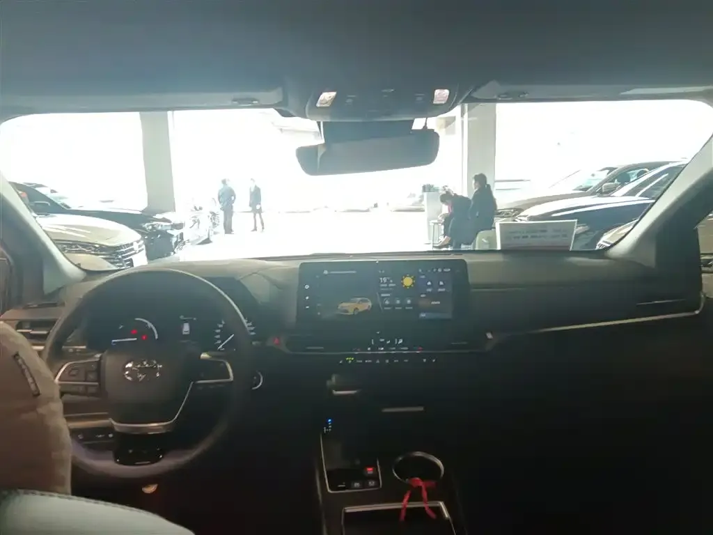 Toyota Sienna 2025 из CN, фото 3