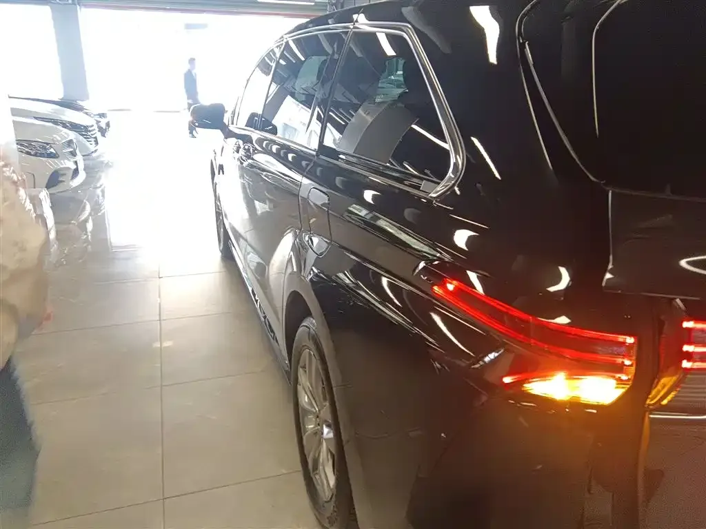 Toyota Sienna 2025 из CN, фото 8
