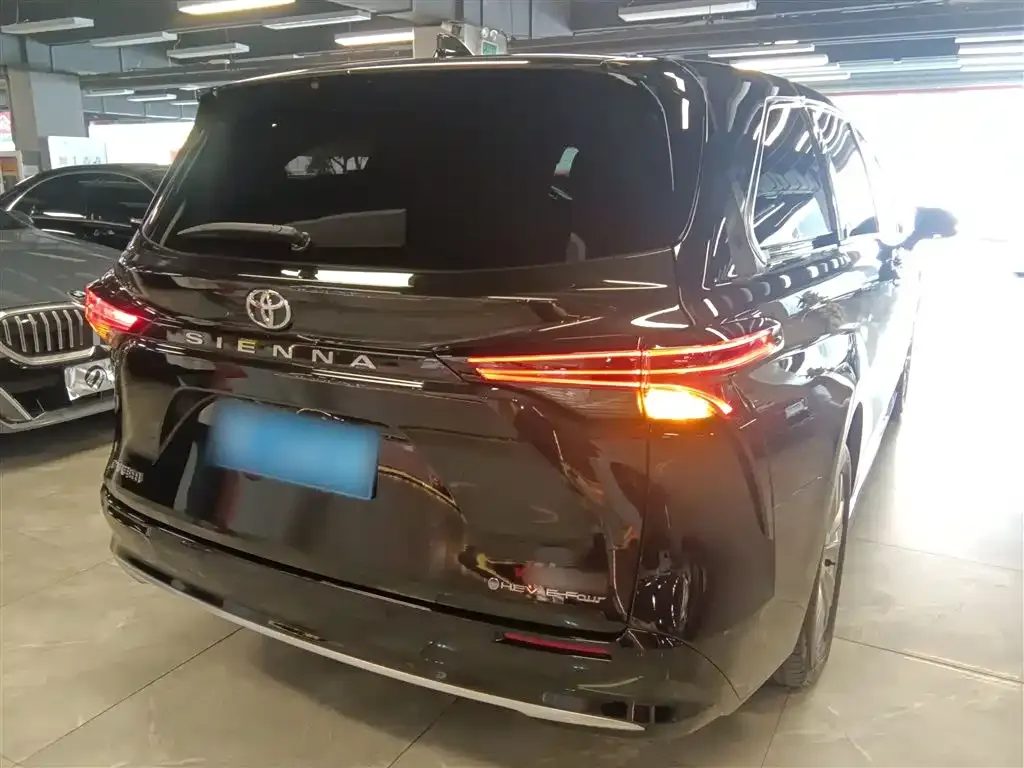 Toyota Sienna 2025 из CN, фото 9