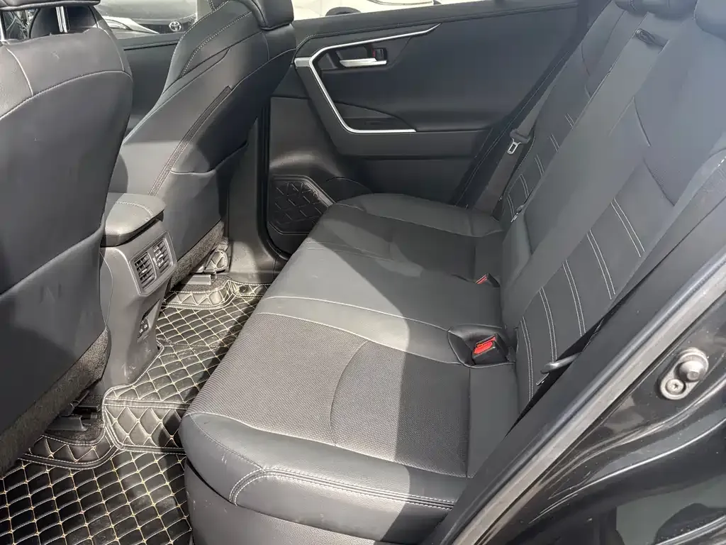 Toyota Wildlander — фото 10