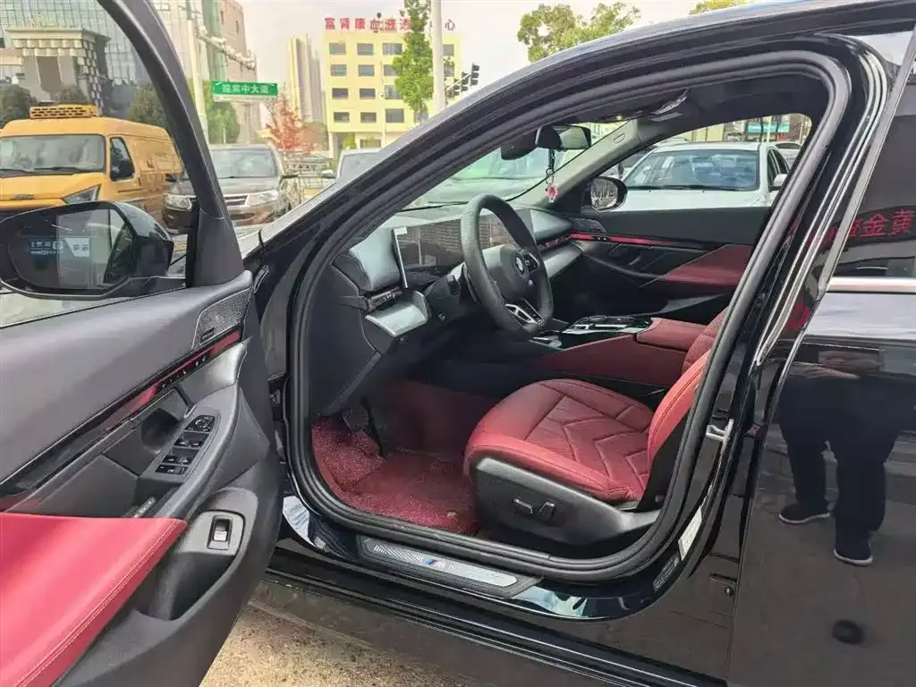 BMW 5 Series 2025 из CN, фото 3