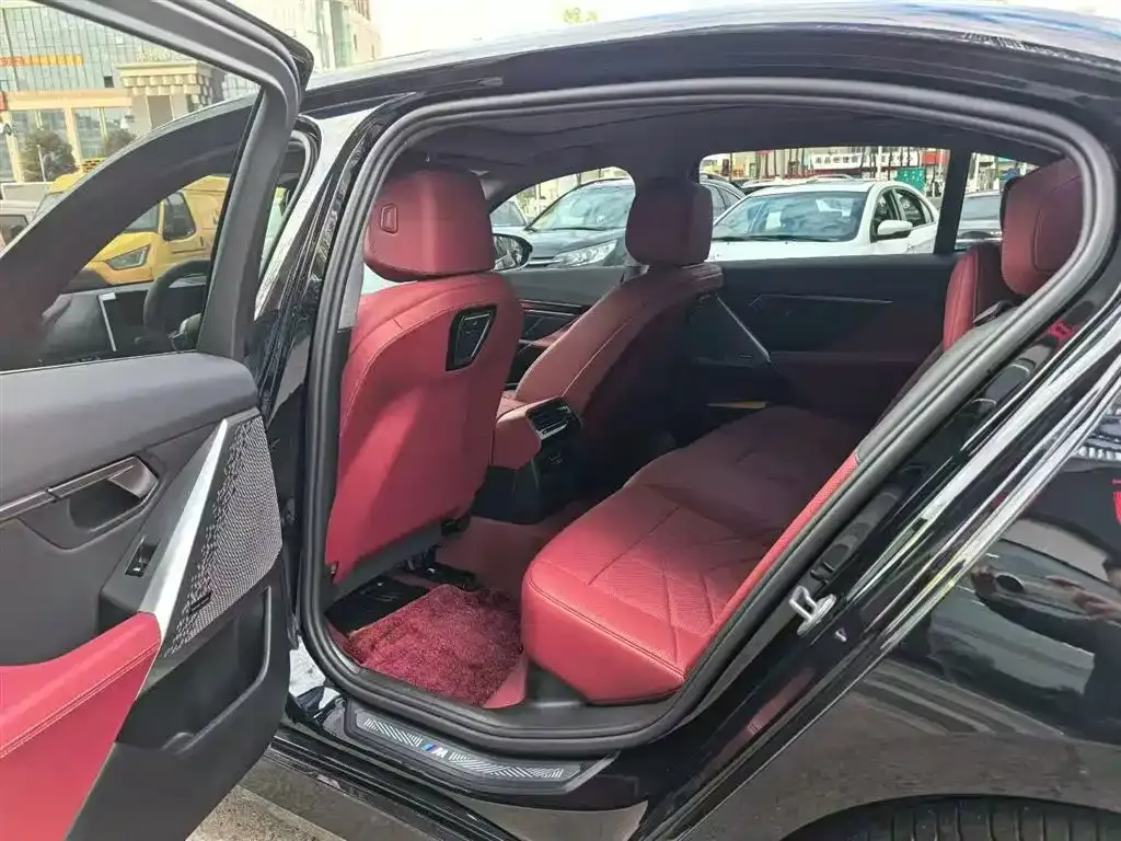 BMW 5 Series 2025 из CN, фото 2