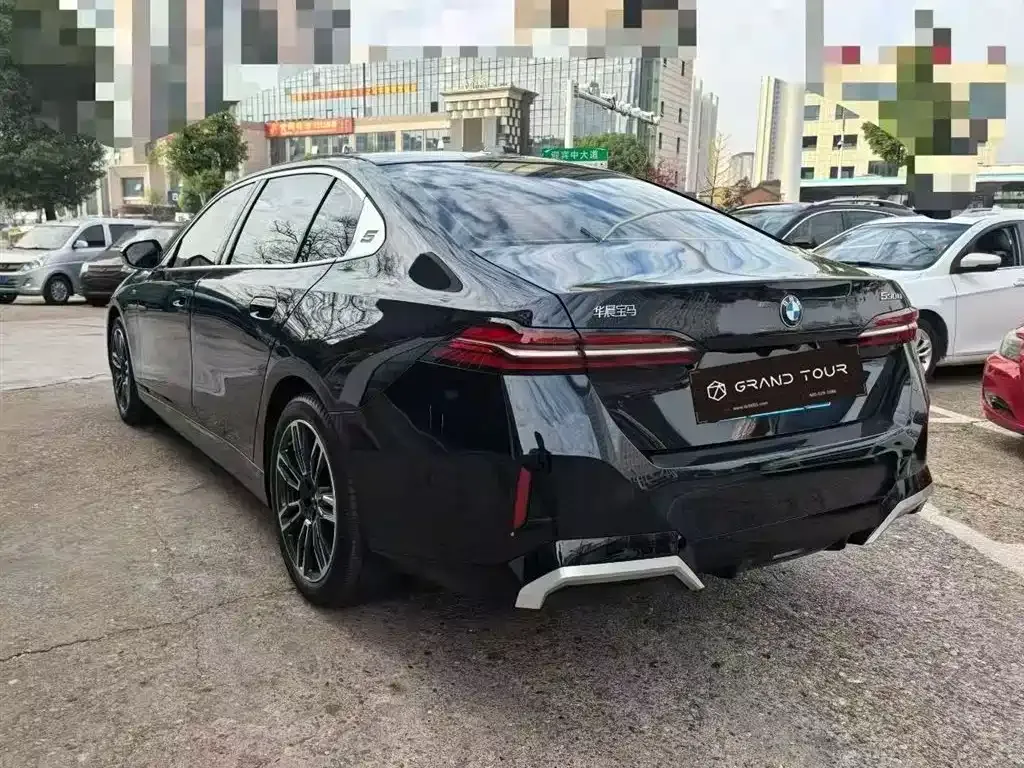 BMW 5 Series 2025 из CN, фото 4