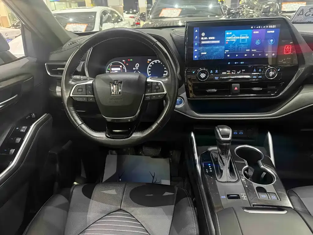 Toyota Crown Kluger 2021 из CN, фото 6