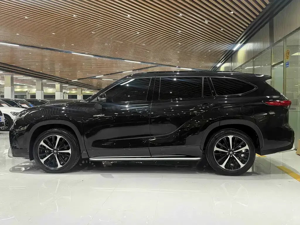 Toyota Crown Kluger 2021 из CN, фото 3