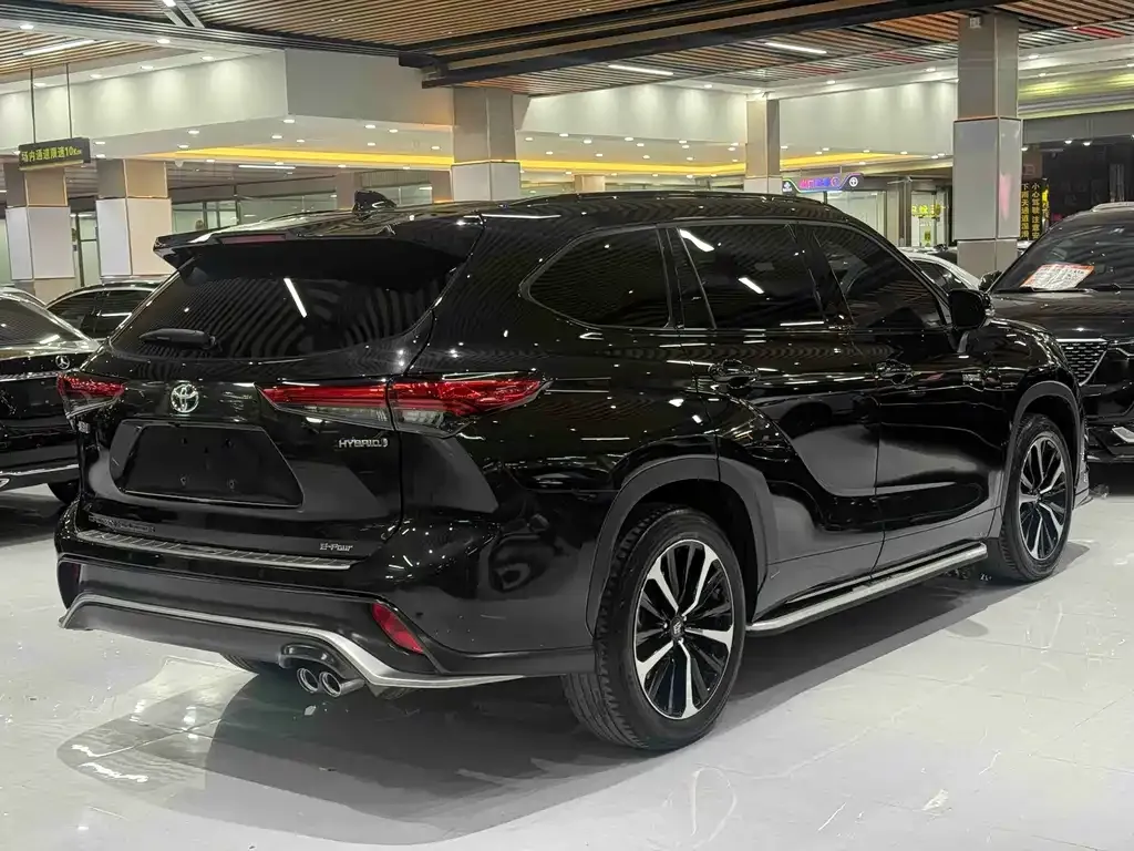 Toyota Crown Kluger 2021 из CN, фото 5