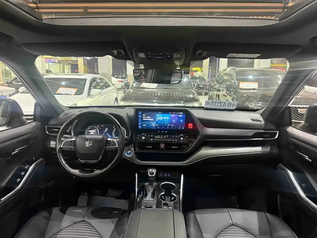 Toyota Crown Kluger 2021 из CN, фото 2