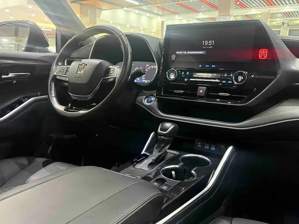 Toyota Crown Kluger 2021 из CN, фото 7