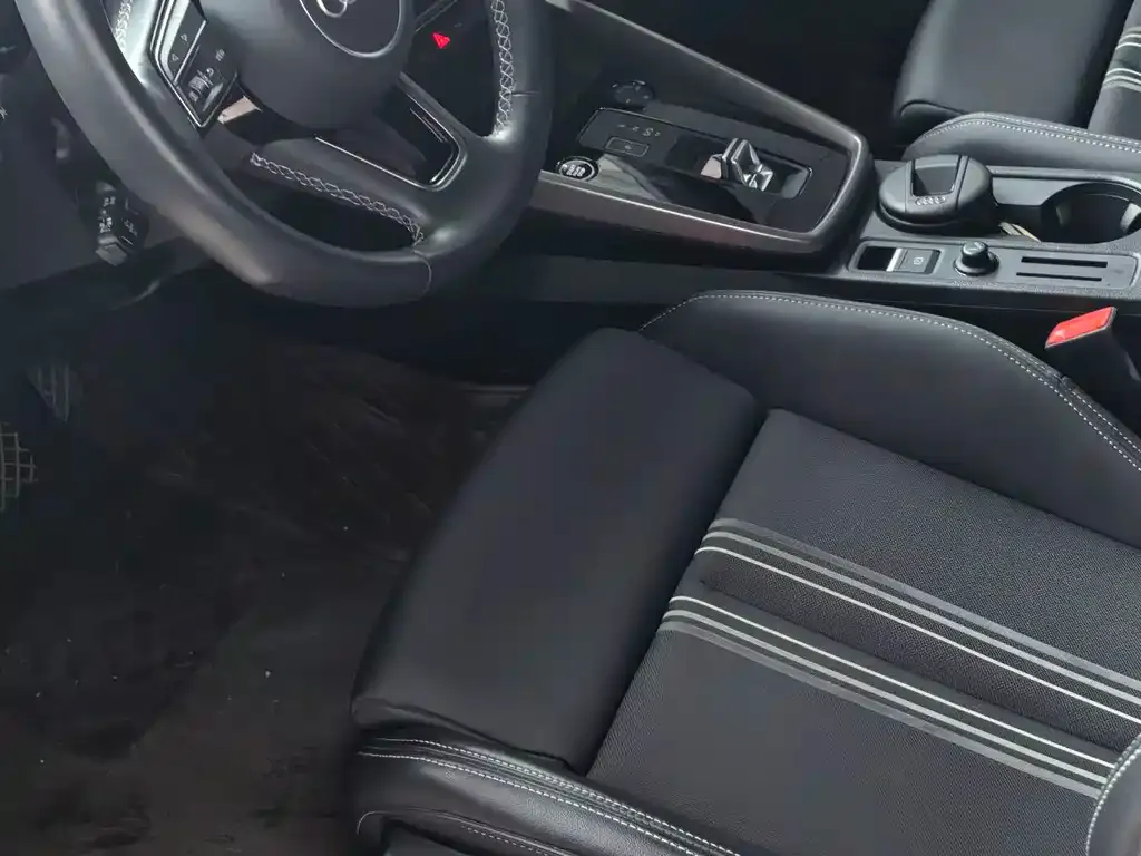 Audi A3 2023 из CN, фото 2