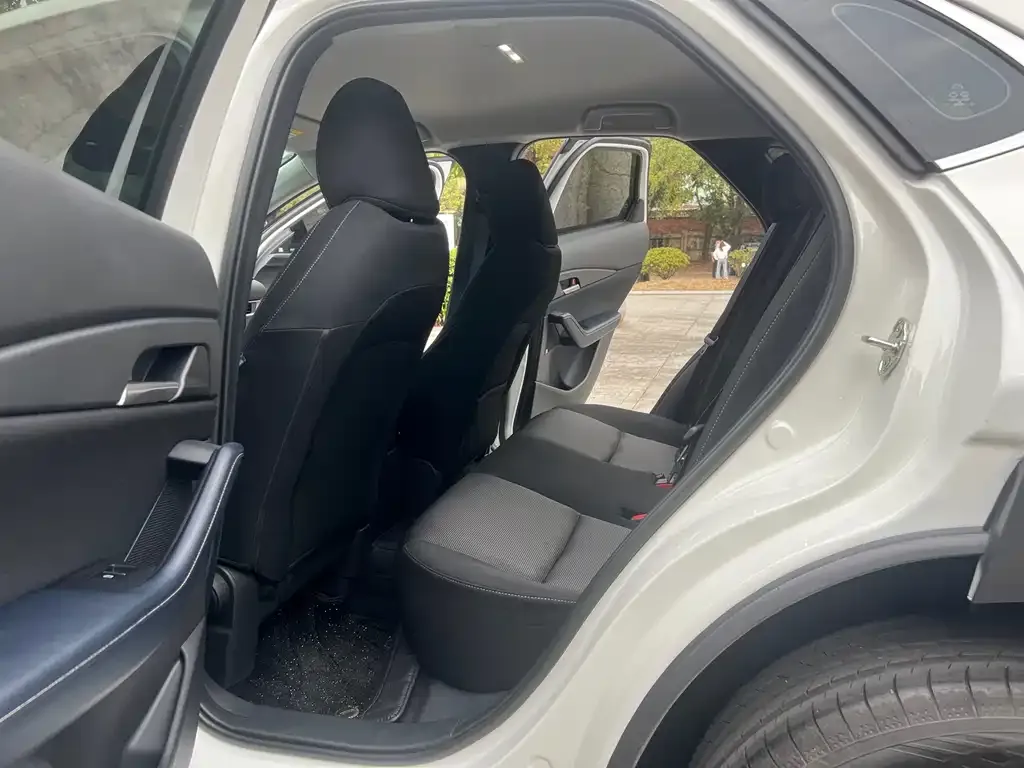 Mazda CX-30 2025 из CN, фото 8