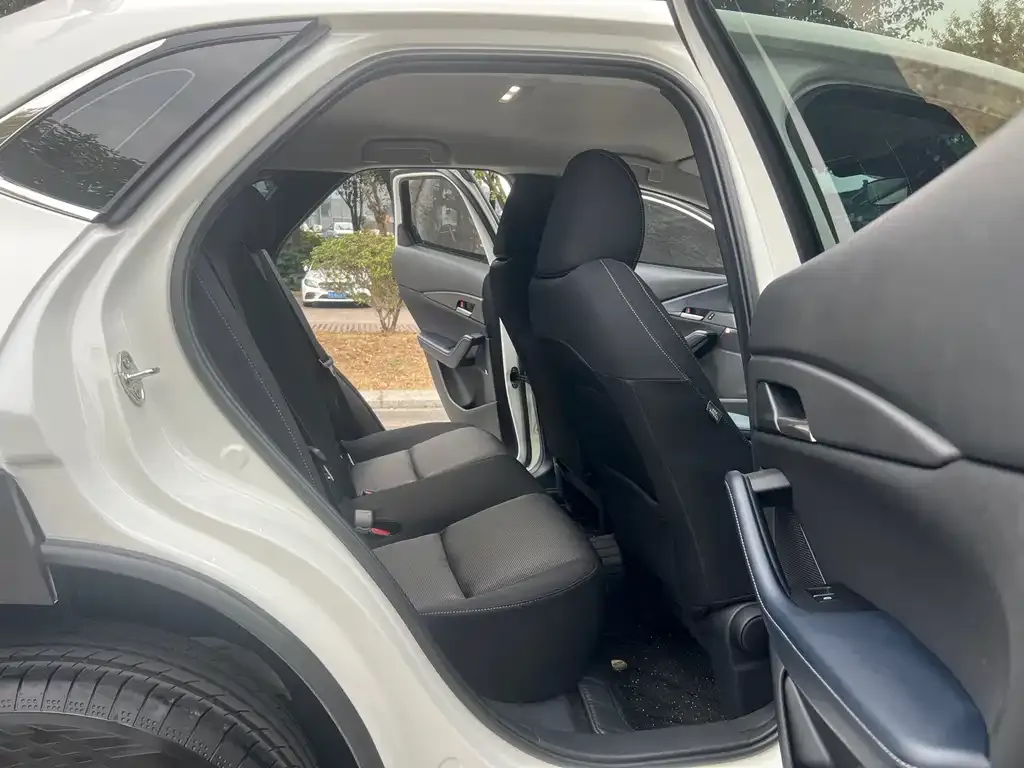 Mazda CX-30 2025 из CN, фото 3