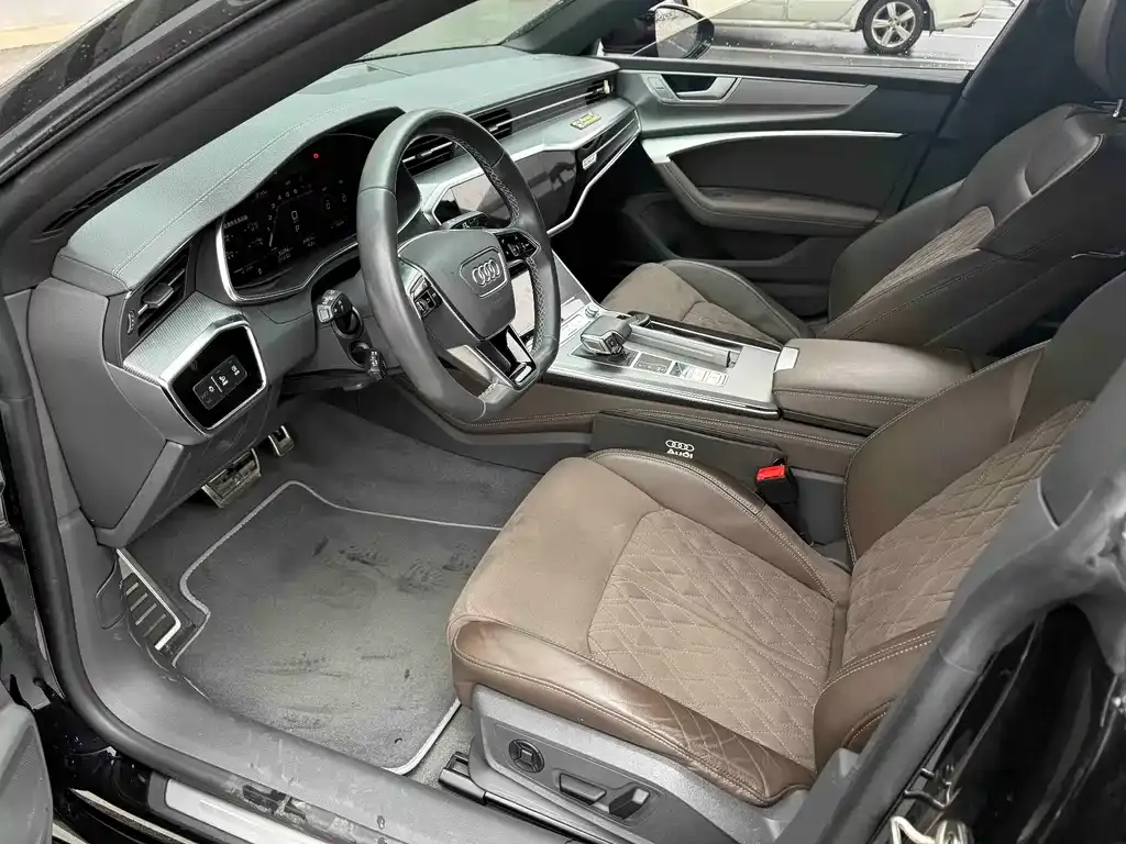 Audi A7L 2023 из CN, фото 2