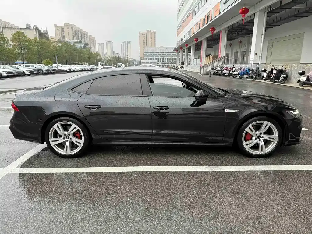 Audi A7L 2023 из CN, фото 10