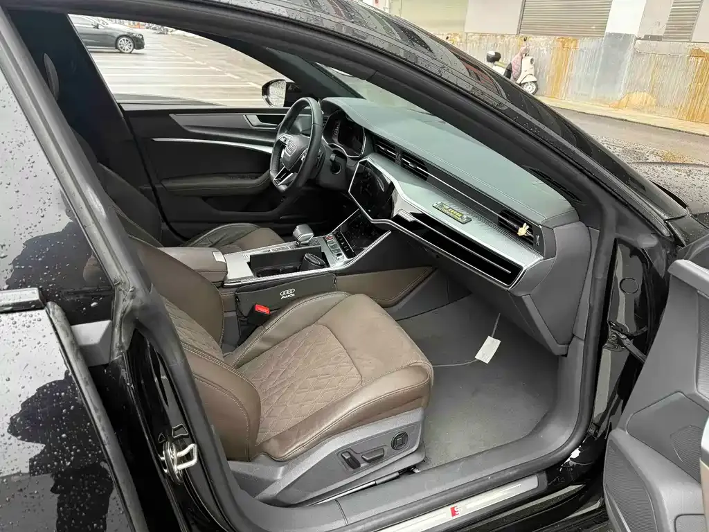 Audi A7L 2023 из CN, фото 3