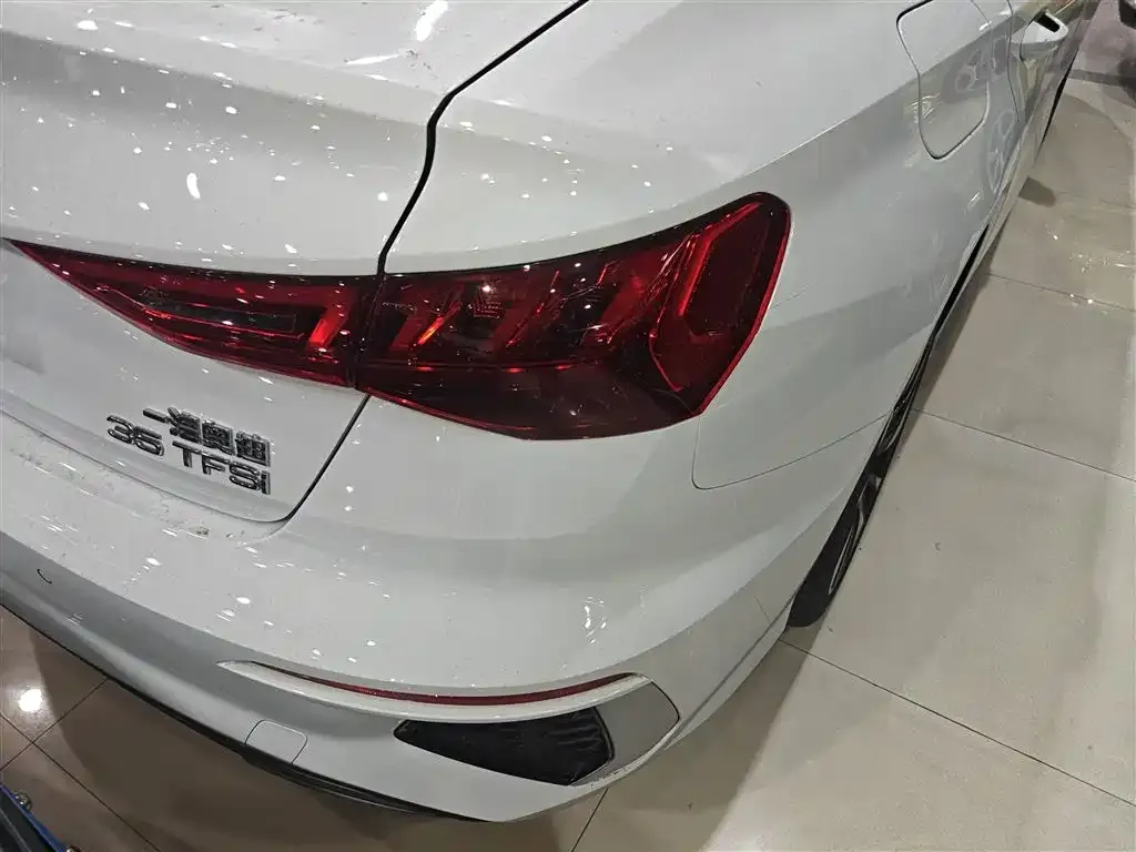 Audi A3 2023 из CN, фото 2