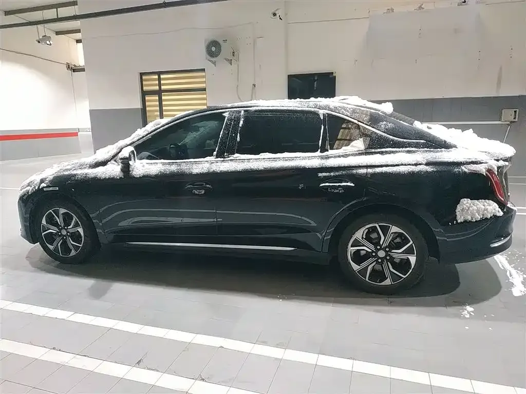 Hongqi E-QM5 2024 из CN, фото 5