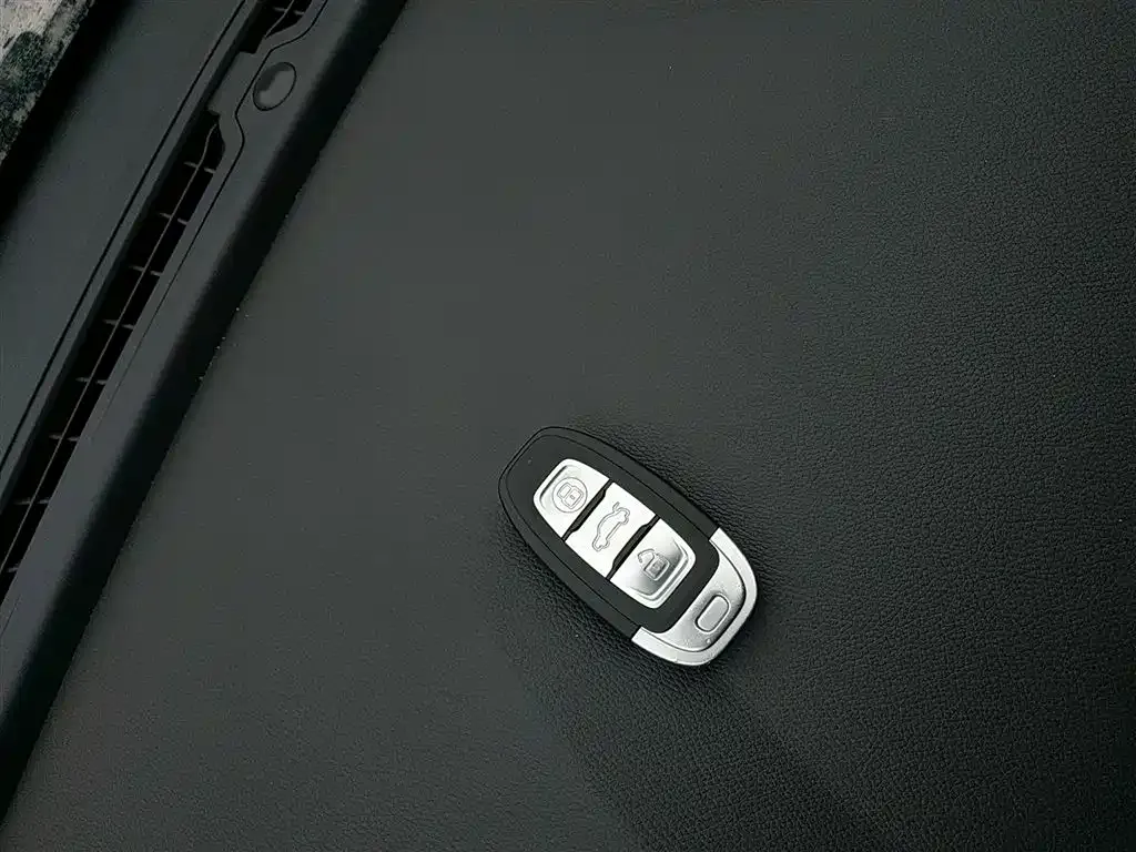 Hongqi E-QM5 2024 из CN, фото 9