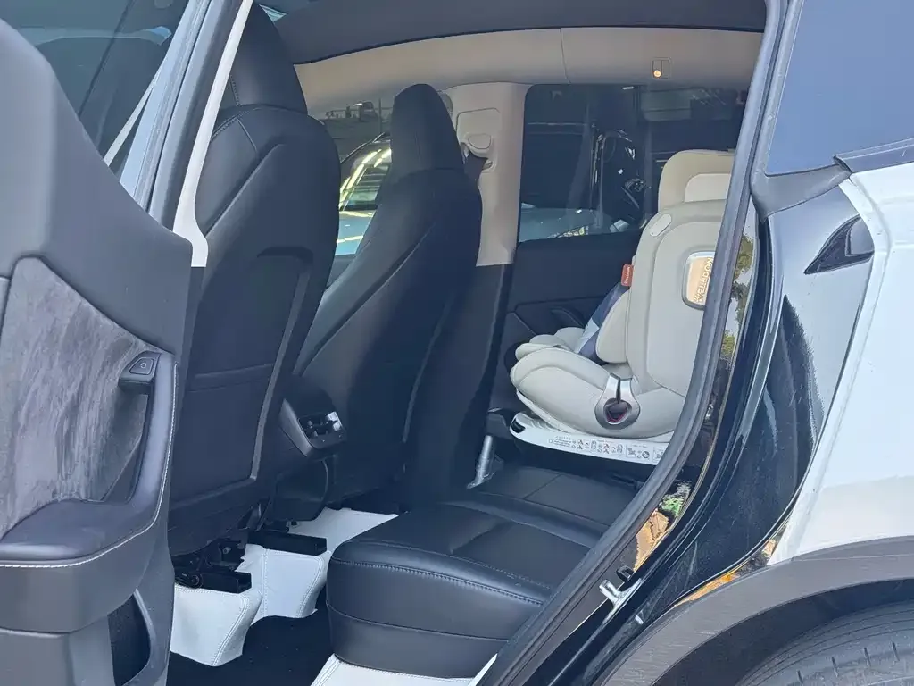 Tesla Model Y 2023 из CN, фото 4