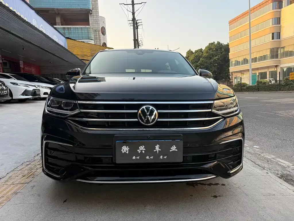 Volkswagen Tiguan L — фото 8
