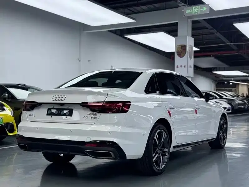 Audi A4L 2023 из CN, фото 2