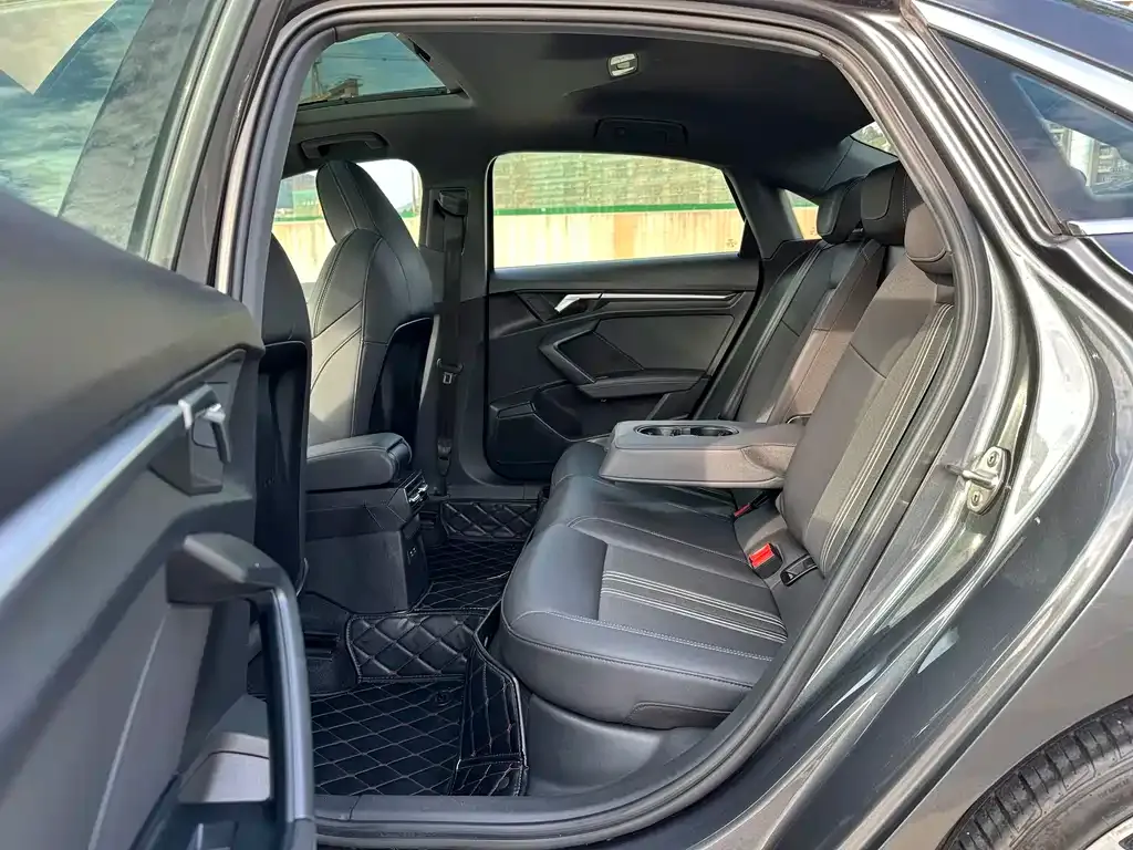Audi A3 2023 из CN, фото 10