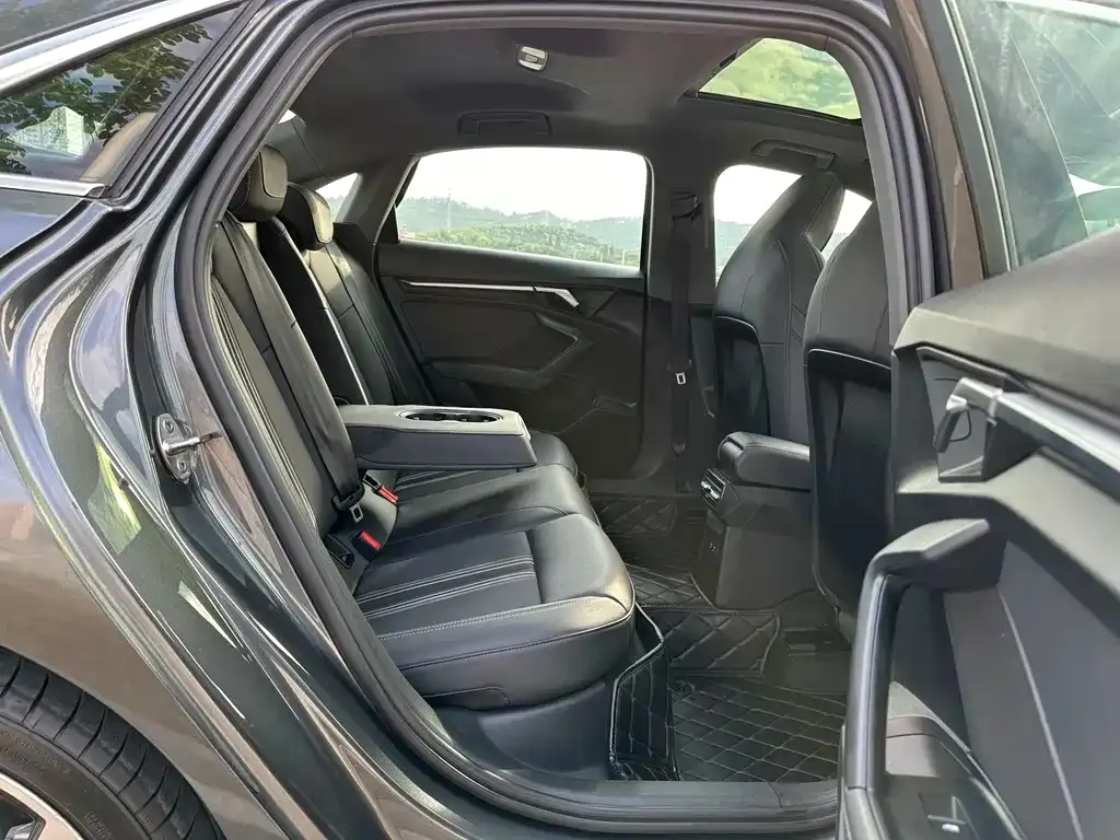 Audi A3 2023 из CN, фото 9