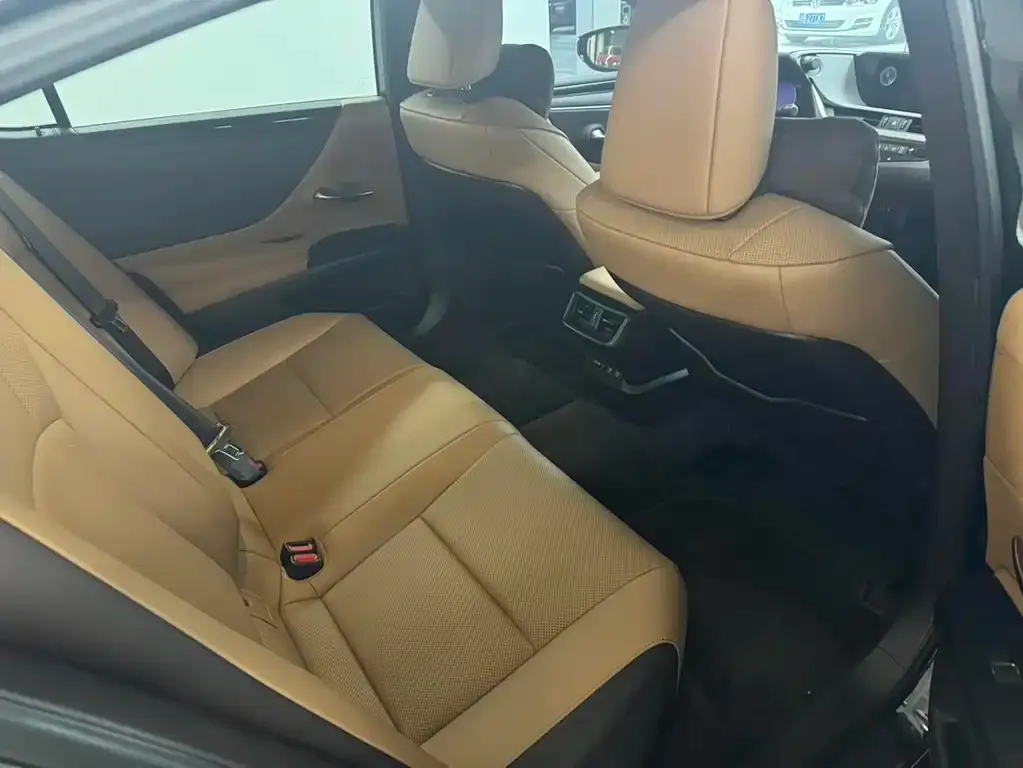 Lexus ES 2021 из CN, фото 2