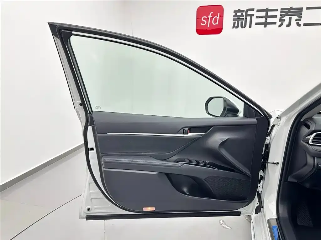 Toyota Camry 2023 из CN, фото 4