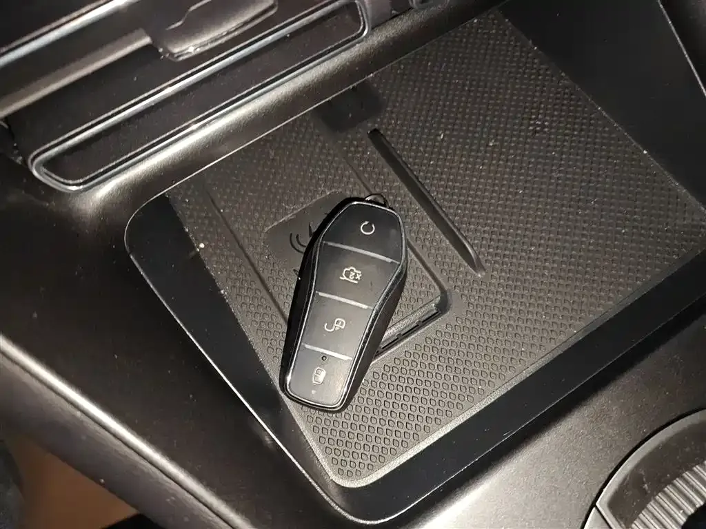 BYD Seal 05 DM-i — фото 10