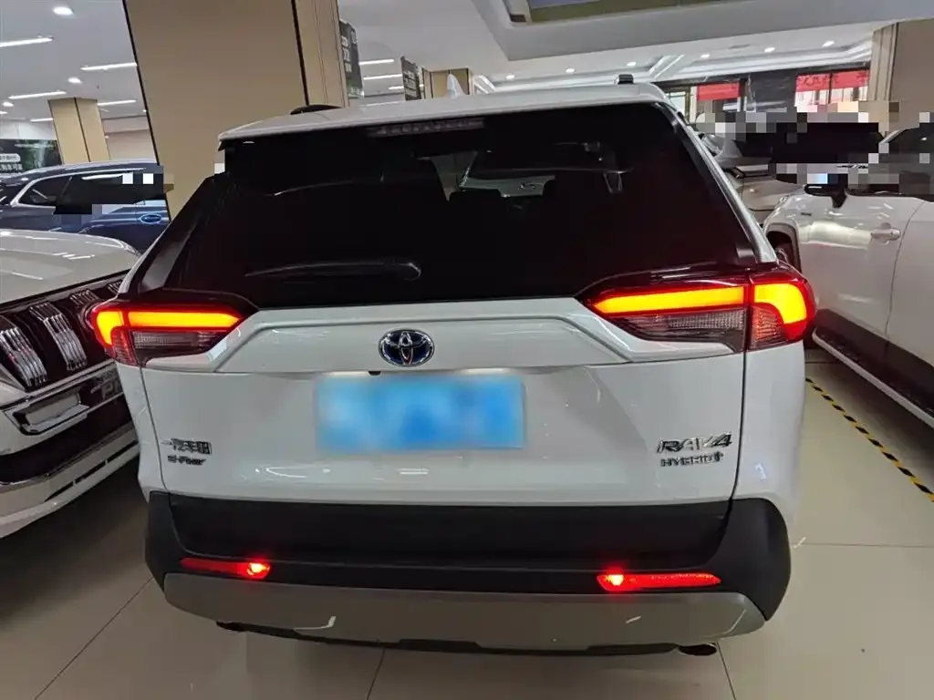 Toyota RAV4 2024 из CN, фото 2