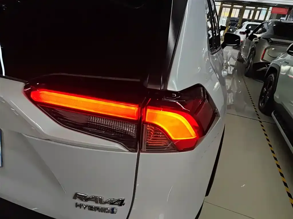 Toyota RAV4 2024 из CN, фото 3