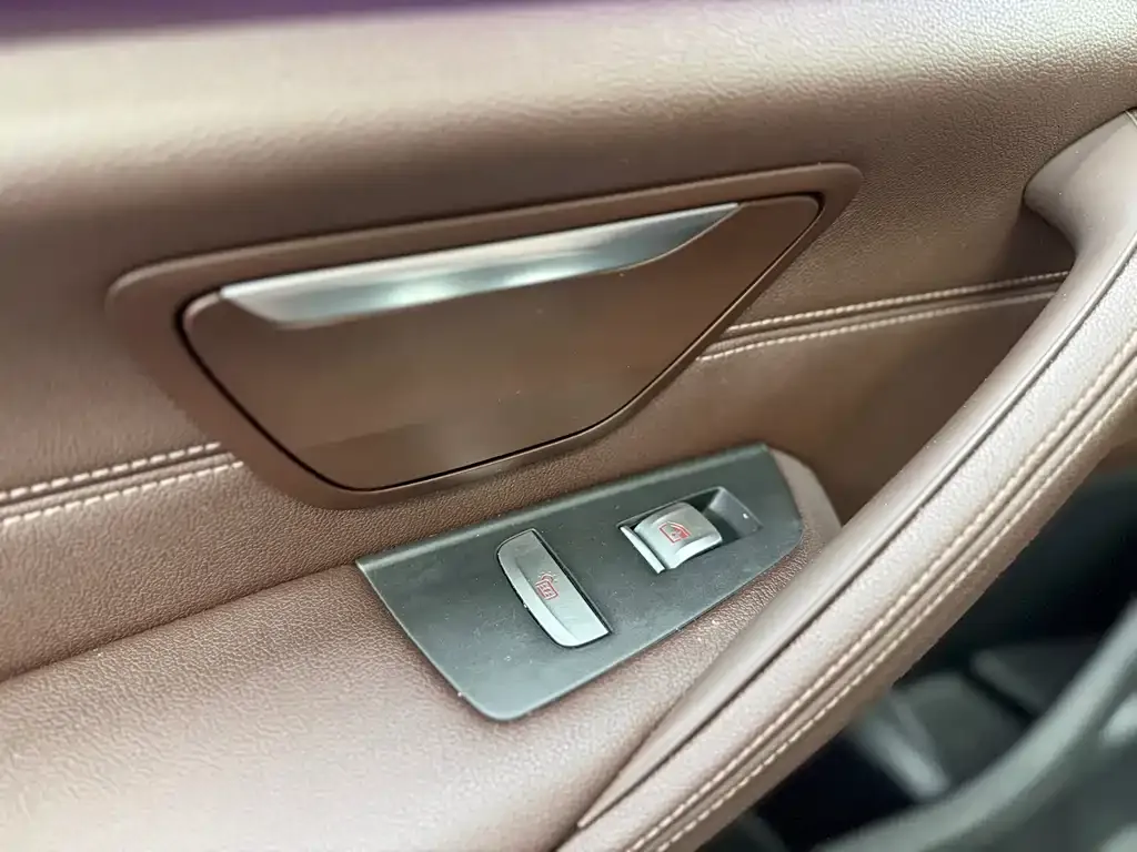BMW 5 Series 2021 из CN, фото 5