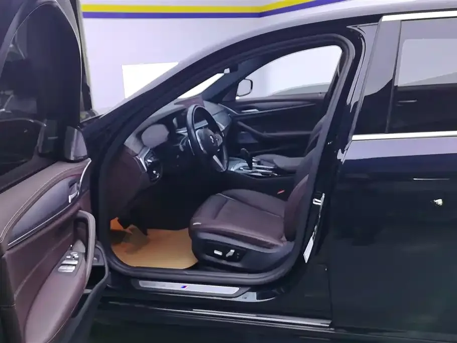 BMW 5 Series 2022 из CN, фото 2