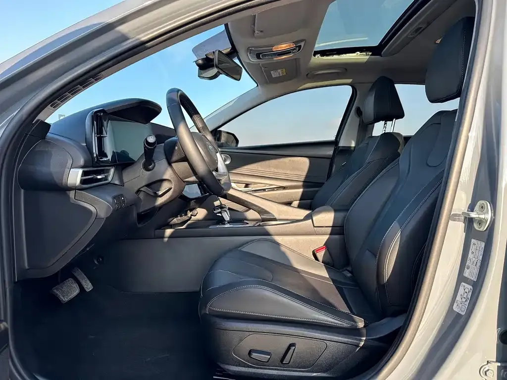 Hyundai Elantra 2022 из CN, фото 3