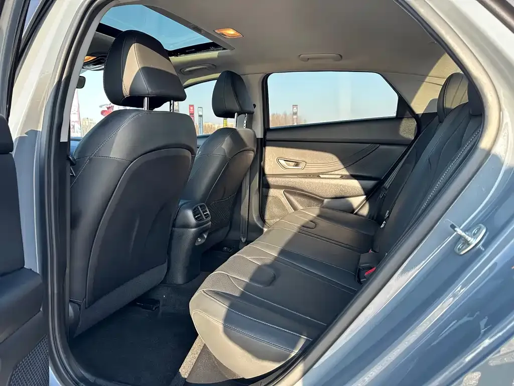 Hyundai Elantra 2022 из CN, фото 4