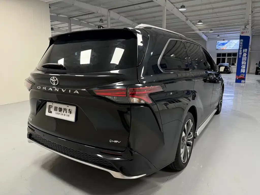 Toyota Granvia 2024 из CN, фото 9