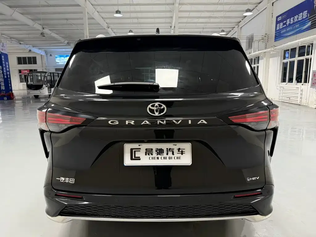 Toyota Granvia 2024 из CN, фото 4