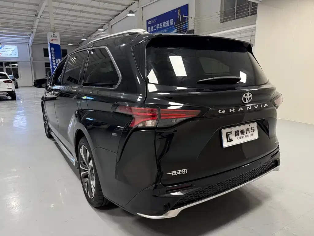 Toyota Granvia 2024 из CN, фото 7