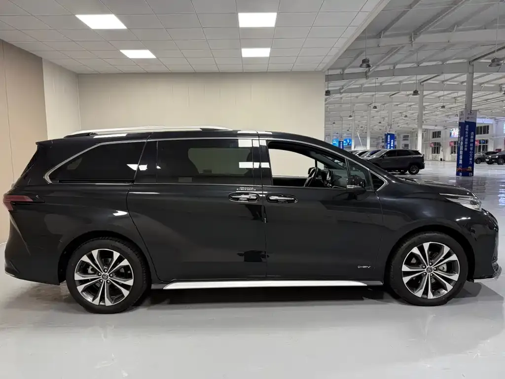 Toyota Granvia 2024 из CN, фото 8