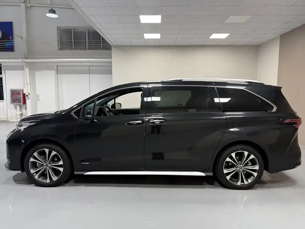 Toyota Granvia 2024 из CN, фото 3