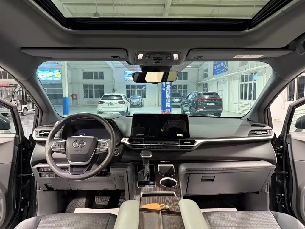 Toyota Granvia 2024 из CN, фото 10