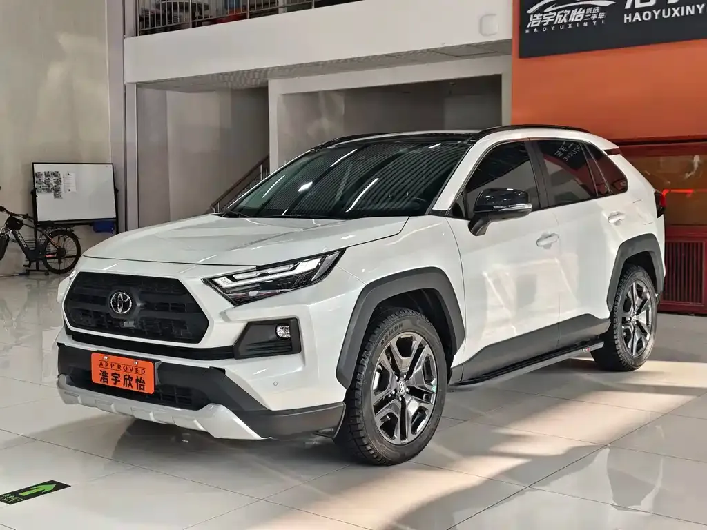Toyota RAV4 2023 из CN, фото 1