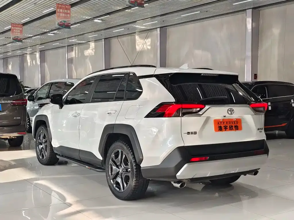 Toyota RAV4 2023 из CN, фото 6